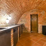Lägenhetshotell Zamek Castle - Predzamci Forecastle *