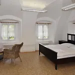 Zamek Castle - Predzamci Forecastle Lägenhetshotell *