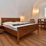 شقة فندقية Zamek Castle - Predzamci Forecastle *
