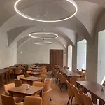 Lägenhetshotell Zamek Castle - Predzamci Forecastle Racice (Vyskov)
