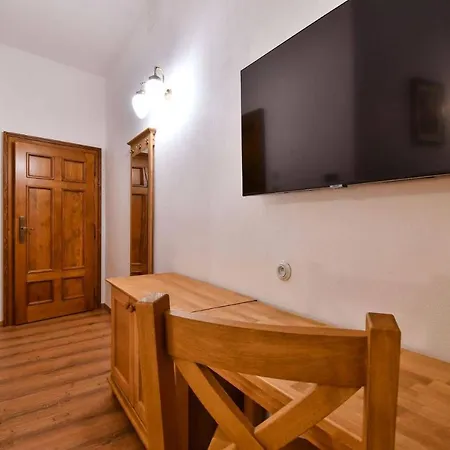 Zámek Castle - Předzámčí Forecastle Apart-hotel *