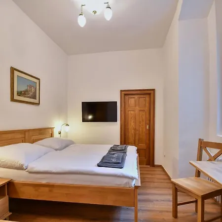 Zamek Castle - Predzamci Forecastle Apart-hotel *