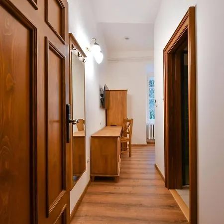 Zámek Castle - Předzámčí Forecastle Apart-hotel *