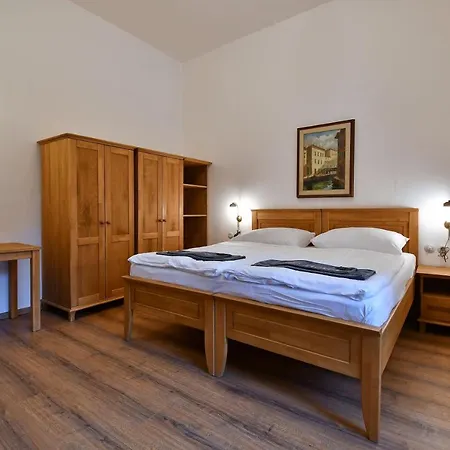 Zamek Castle - Predzamci Forecastle Aparthotel
