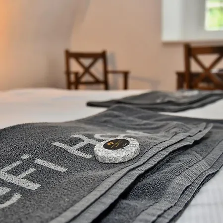 Zámek Castle - Předzámčí Forecastle Apart-hotel