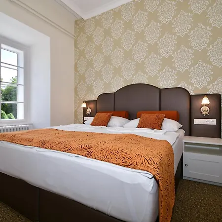Zámek Castle - Předzámčí Forecastle Apart-hotel