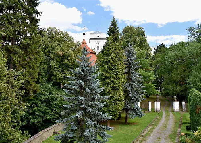 Aparthotel Zamek Castle - Predzamci Forecastle