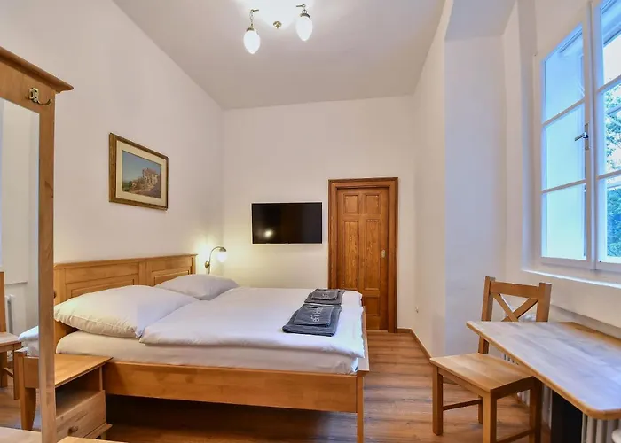 Zamek Castle - Predzamci Forecastle Aparthotel *
