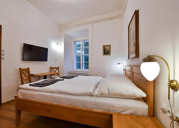 Zamek Castle - Predzamci Forecastle Aparthotel Racice (Vyskov)
