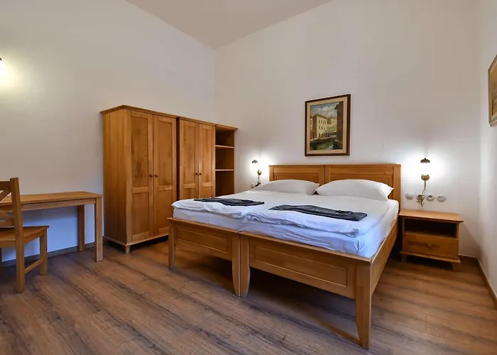 Zamek Castle - Predzamci Forecastle Lägenhetshotell